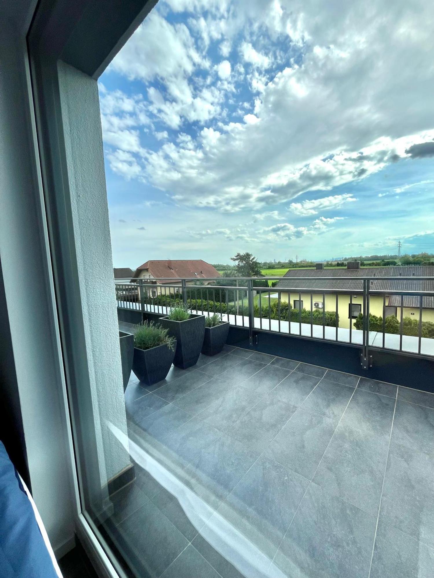 Weisses Haus Apartment Gerasdorf bei Wien Bagian luar foto